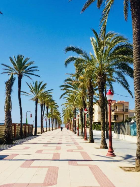 The Apartment Is Next To The Fine Sandy Beaches Vilanova i la Geltrú Extérieur photo